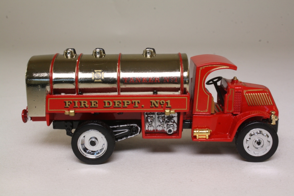 Matchbox Collectibles YFE11; 1923 Mack AC Water Tanker